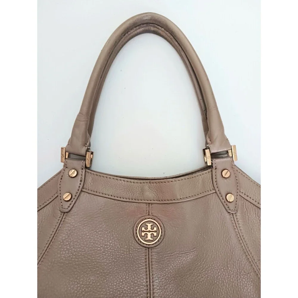 Tory Burch Dakota Lg Hobo Satchel Clay Beige Pebbled Leather Gold Logo w Dustbag